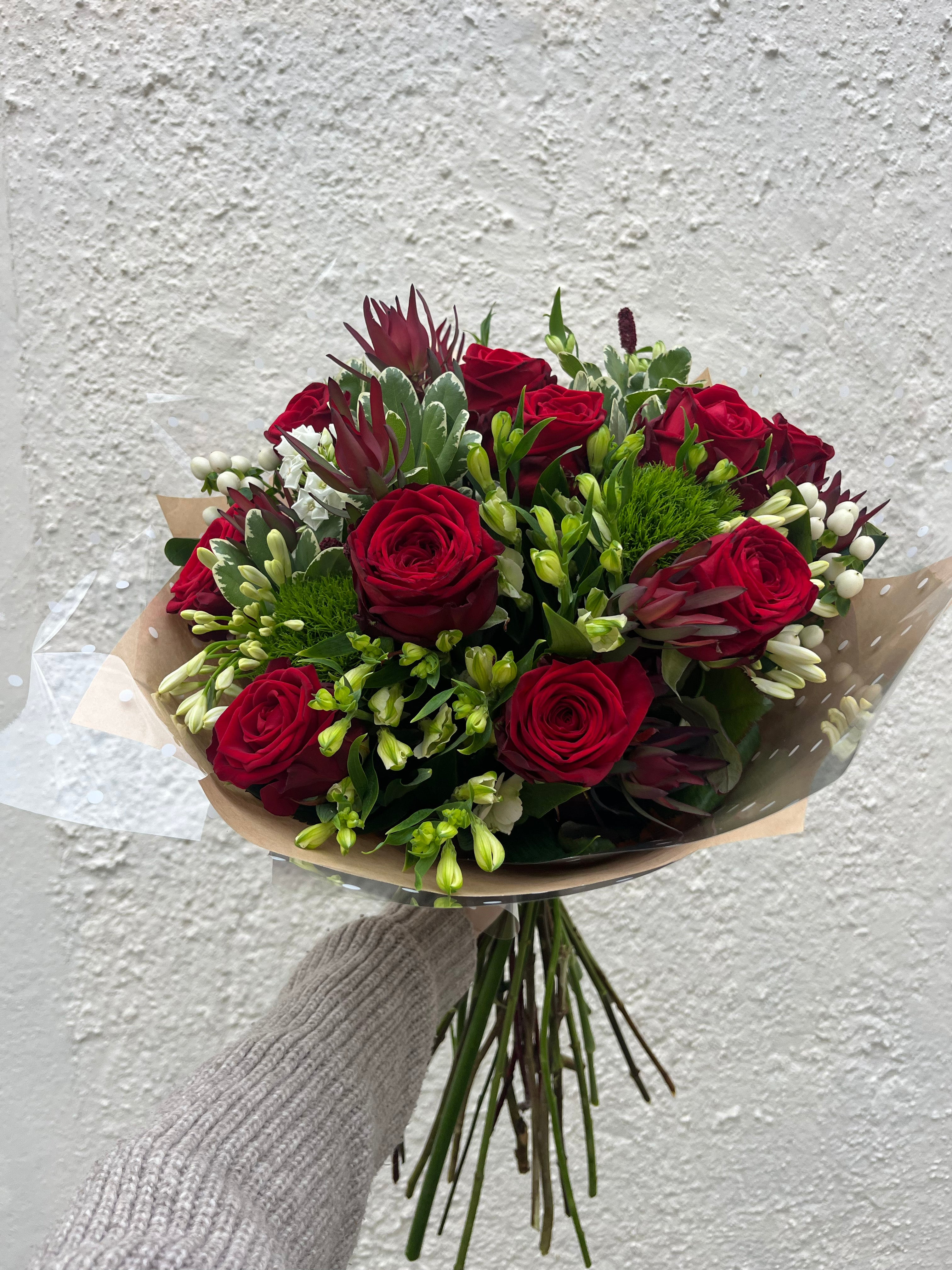 12 Rose Bouquet with White & Green Florist's Choice